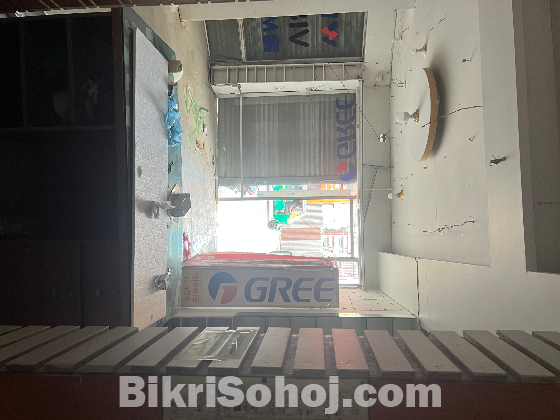 কোম্পানির জন্য শোরুম ভাড়া দেয়া হবে